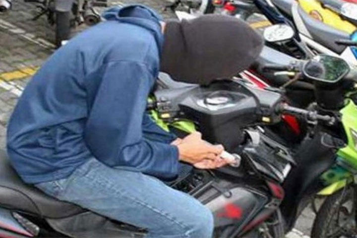 Ingin Motor Kamu Aman Saat di Parkiran? Ini Tipsnya