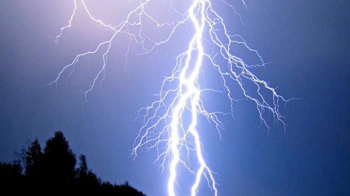 Ibu Hamil Tersambar Petir, Bayi Dalam Kandungan Tewas