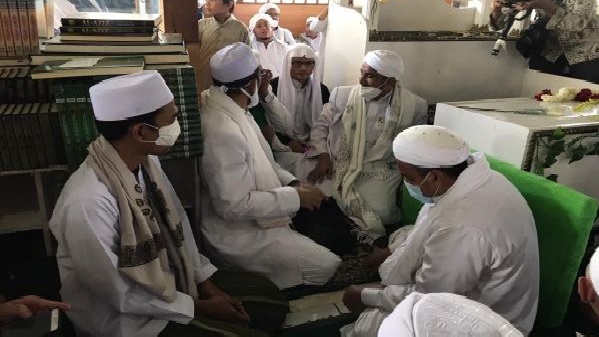 UAZ Bertanya Apa Dosa Habib Rizieq?