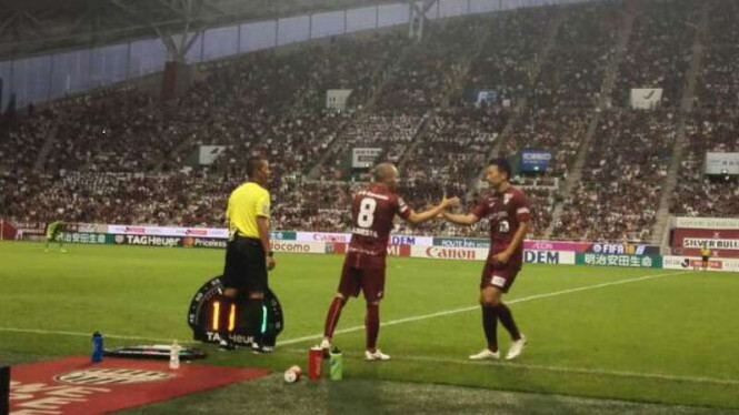 Debut Pertama Kali di Liga Jepang, Iniesta dan Torres Sama-sama Kalah