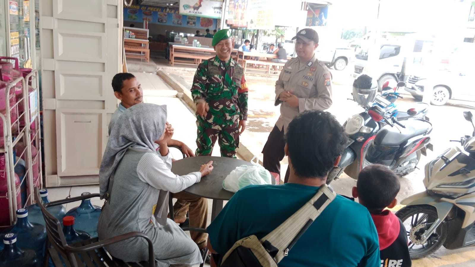 Patroli Bareng Polri-TNI di Ukui Wujudkan Pilkada Damai 2024