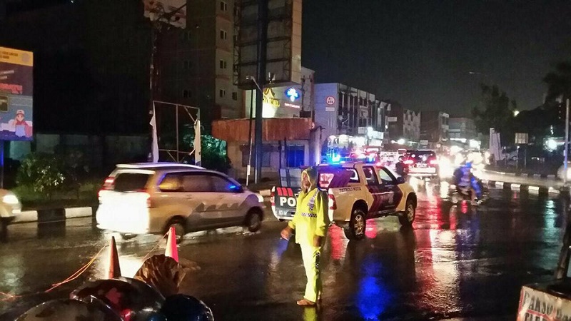 Pekanbaru Dikepung Banjir, Satlantas Polresta Lakukan Pengalihan Arus