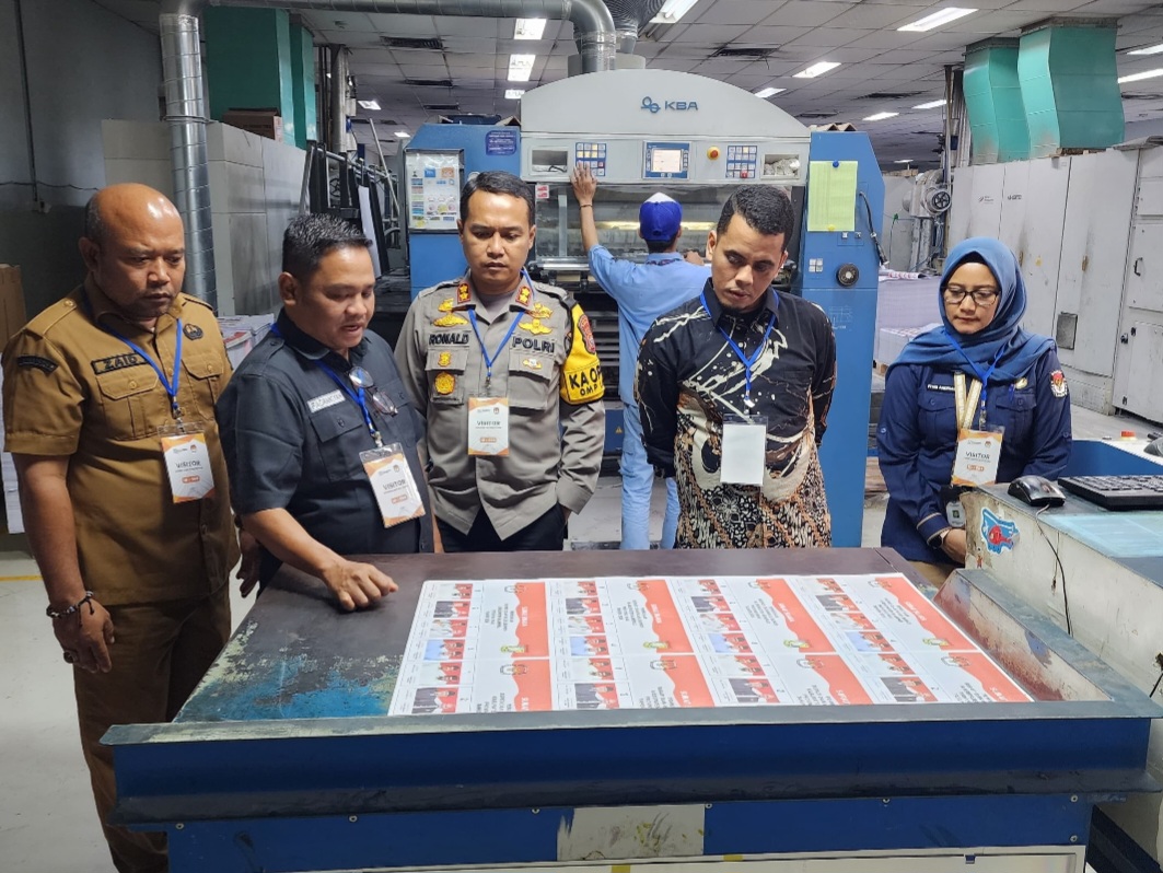 Kapolres Kampar & Ketua KPU Tinjau Proses Pencetakan Surat Suara Pilbup Kampar