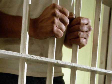 Hiii.. Didatangi Roh Istri, Pelaku Pembunuh Istri dan Bayinya Ngamuk di Penjara