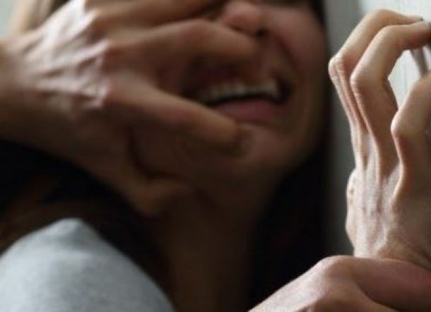 Pasrah Melihat Kekasih Diperkosa Preman, Namun Setelah itu..