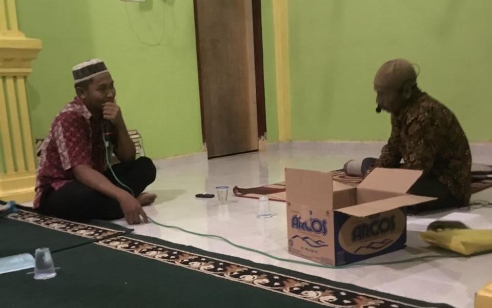 Tim Kukerta UNRI Desa Muara Uwai Hadiri Tradisi Basiacuong
