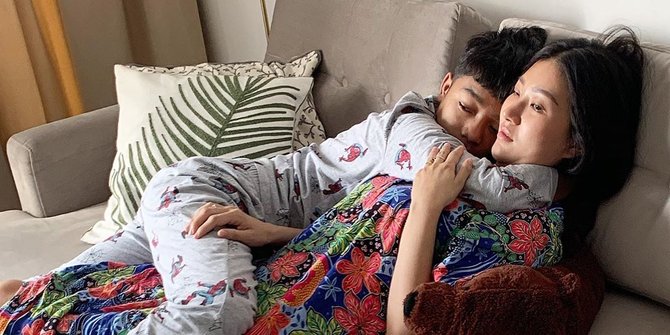 Sikap Betrand Peto Saat Gelendotan Manja Pada Sarwendah Ini Jadi Sorotan