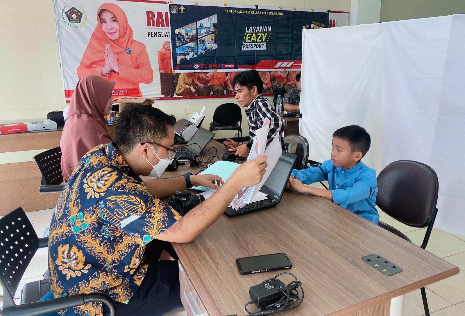 PWI Riau Fasilitasi Anggota dan Keluarga Buat Paspor Kolektif