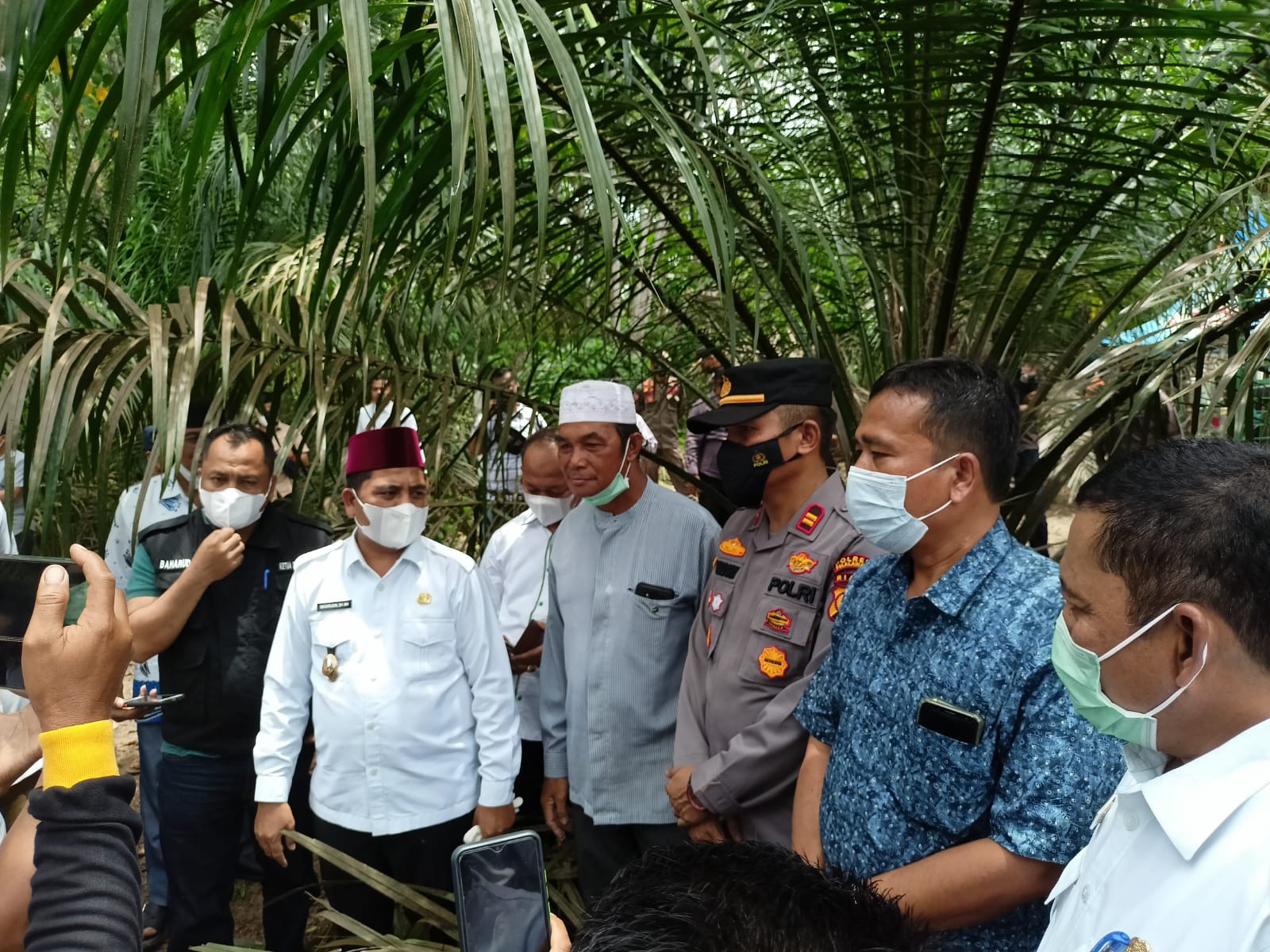 Kapolsek Bandar Sei Kijang Hadiri Panen Perdana Kebun Kemitraan di Desa Kiab Jaya