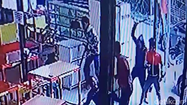 Ngeri, Tersebar Video Pria Dibacok oleh Sejumlah Orang di GBI Bandung, Pelaku Ditangkap