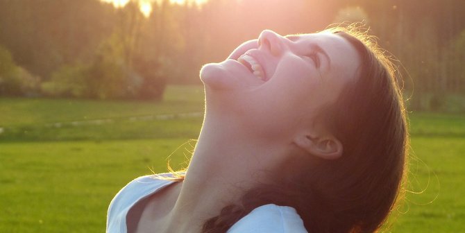 Penyebab Mengapa Rambut Bisa Berubah Merah Jika Terlalu Banyak Terkena Matahari