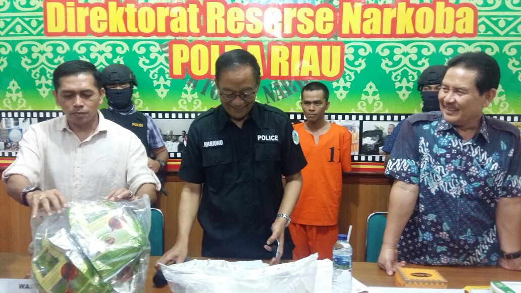 Polda Riau Tangkap Dua Pengedar Sabu 4 Kg