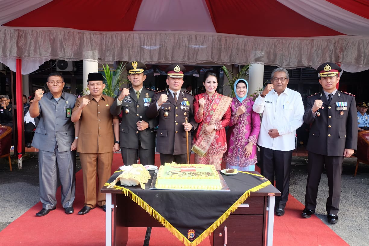 Asisten I Setdakab Hadiri Acara HUT Bhayangkara di Mapolres Inhil