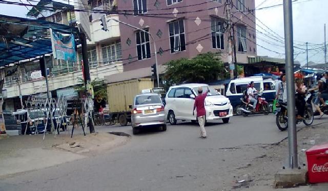 Diduga Menjadi Biang Matinya Lampu Merah, DPRD Pekanbaru Minta 'Pak Ogah' Ditindak