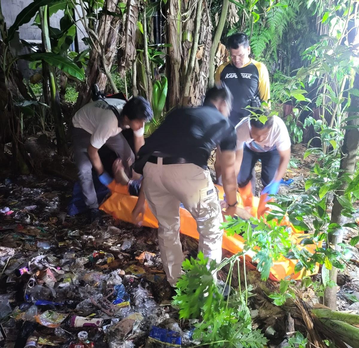 PNS SPN Polda Riau Ditemukan Meninggal di Semak Samping Rumah