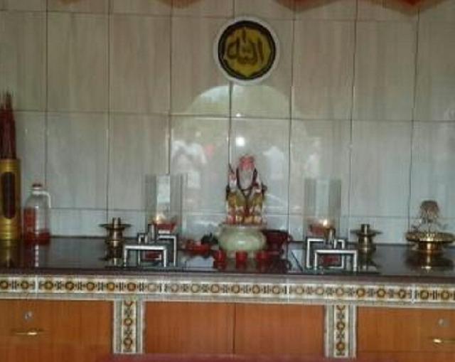 Geger Hiasan Dinding Kelenteng di Bantan, Bengkalis Berlafaz Allah