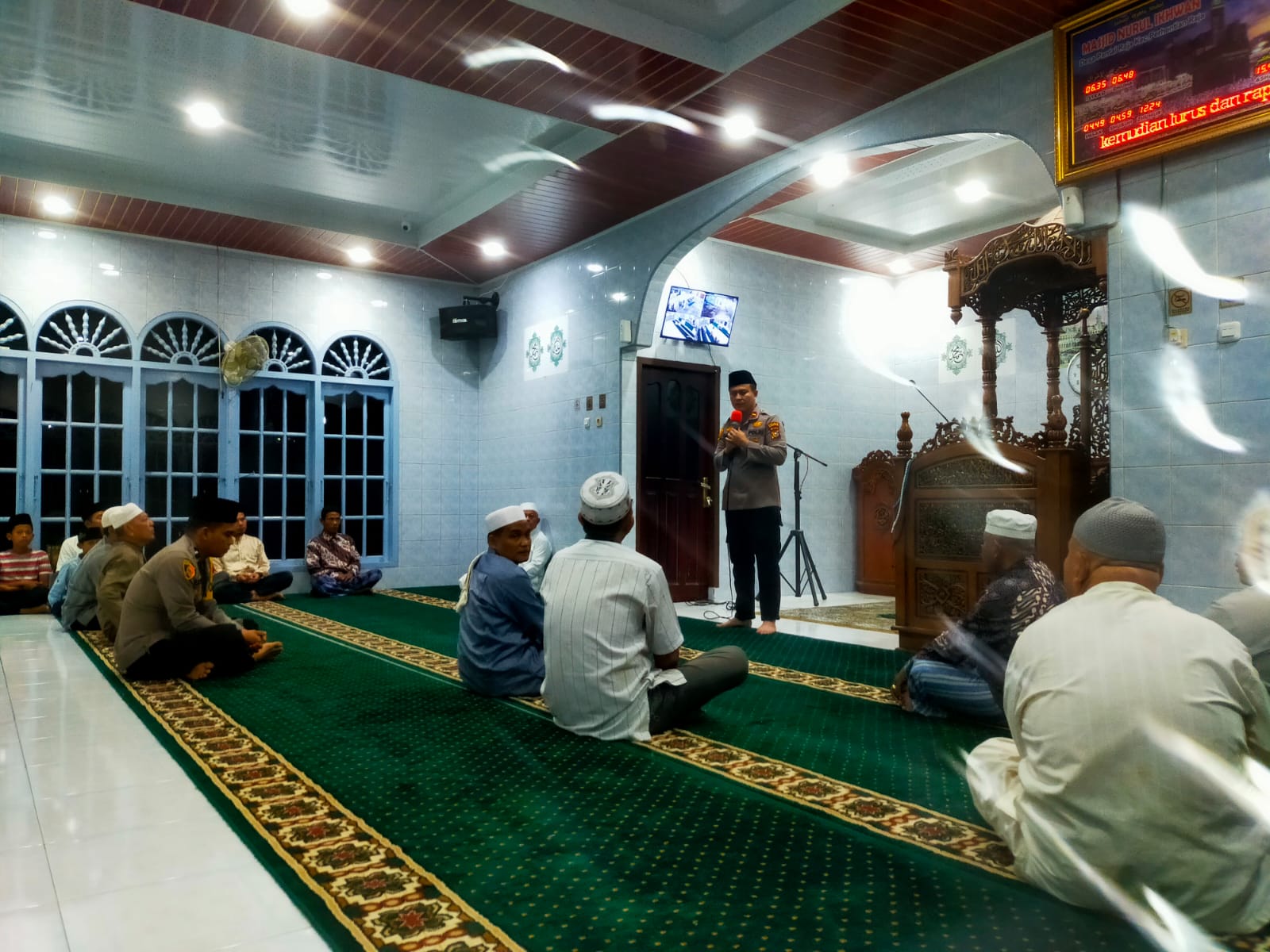 Cooling System, Ipda Riko Rizki Masri Sosialisasi Pemilu Damai Usai Salat Maghrib di Masjid Nurul Ikhwan