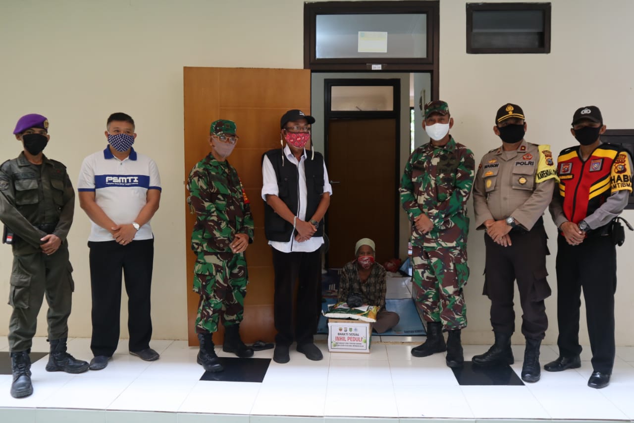 75 Keluarga di Rusunawa Sejuta Kanal Terima Bantuan Sembako dan Masker