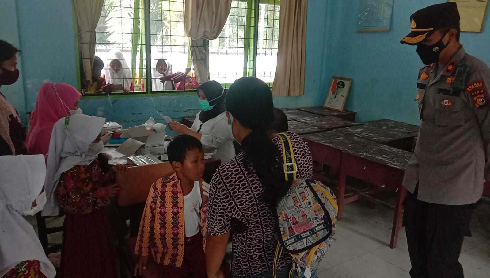 Dorong Percepatan Vaksinasi, Kapolsek Pangkalan Kuras Turun Langsung Lakukan Pengamanan