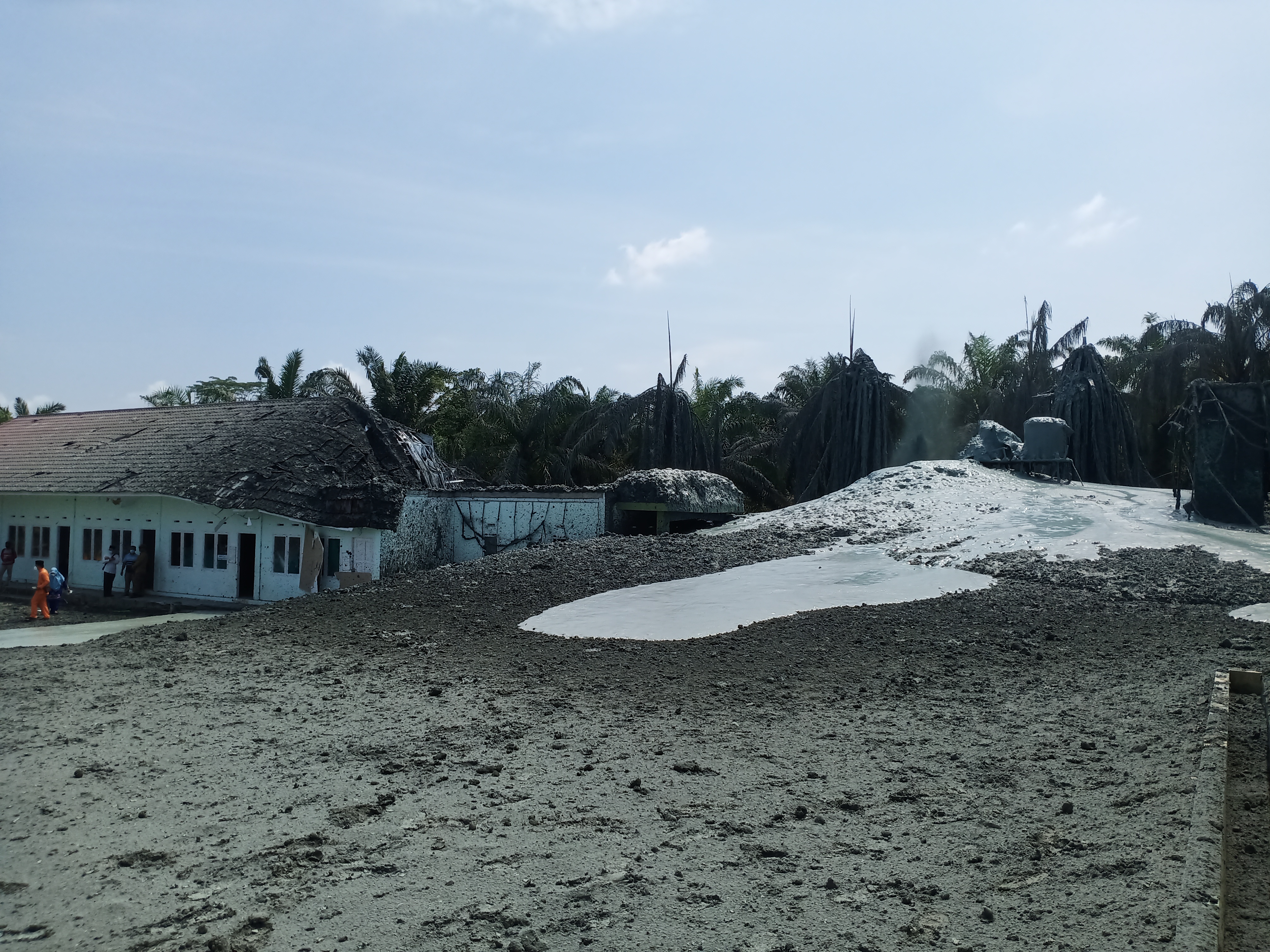 Semburan Gas di Tenayan Raya Pekanbaru Keluarkan Lumpur, Bangunan Sekitar Rusak