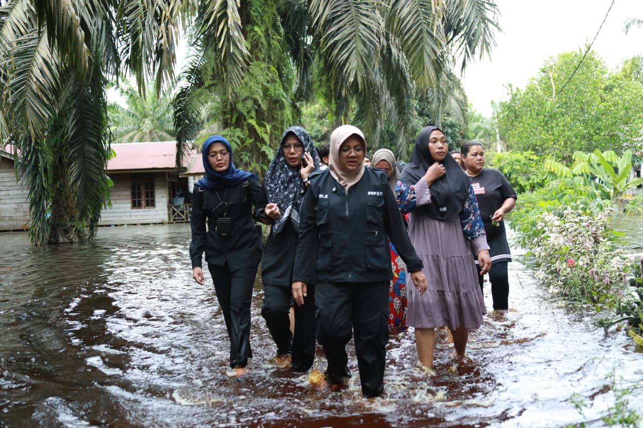 Banjir Rendam Hampir Seluruh Siak, Bupati dan OPD Turun Tenangkan Warga dan Cari Solusi