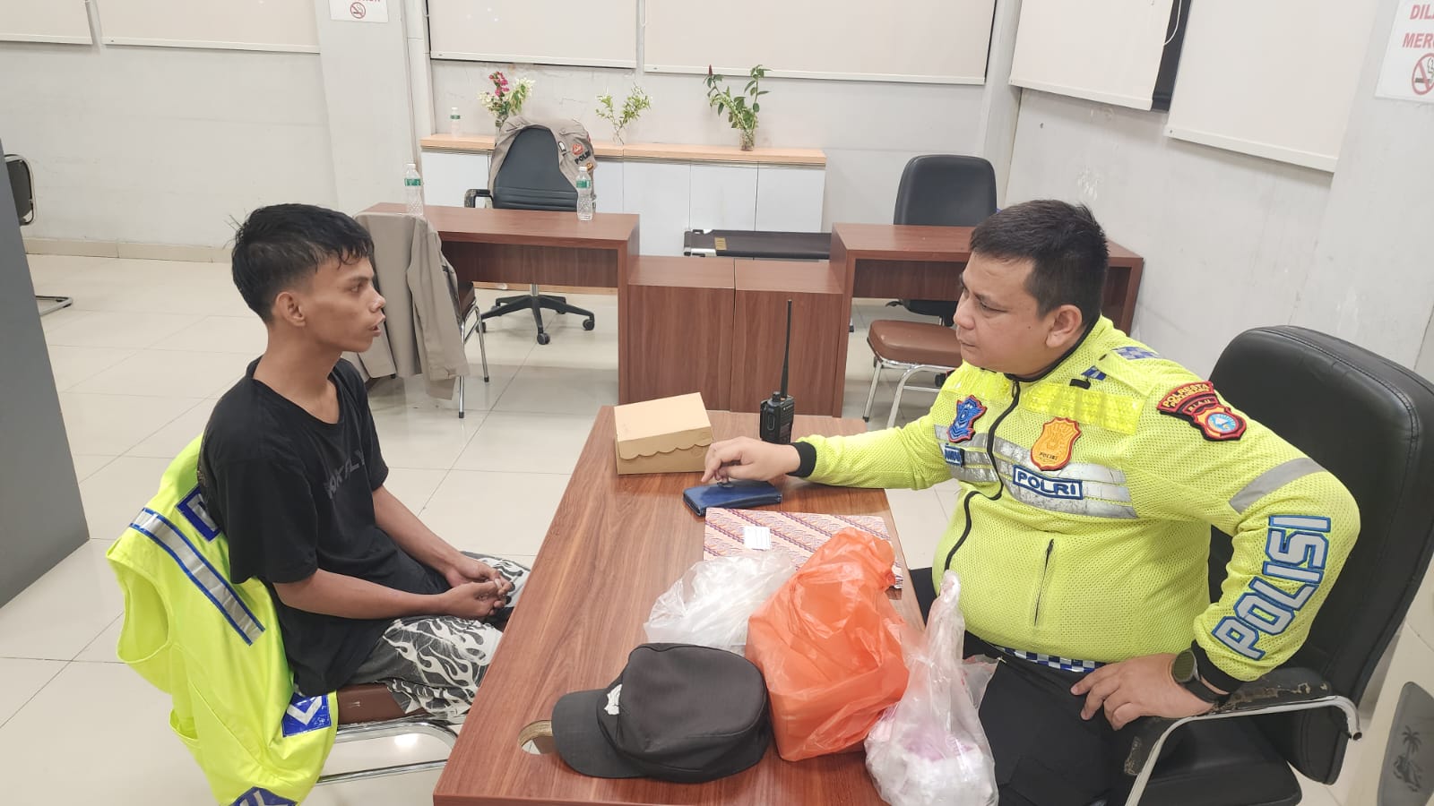 Diduga Lalai, Tabrakan Beruntun Libatkan Tiga Kendaraan di Jalan Tuanku Tambusai Pekanbaru