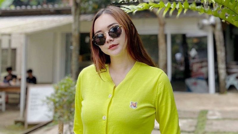Aura Kasih Naik Scooter, Netizen: Ayune Tenan Ora Editan!