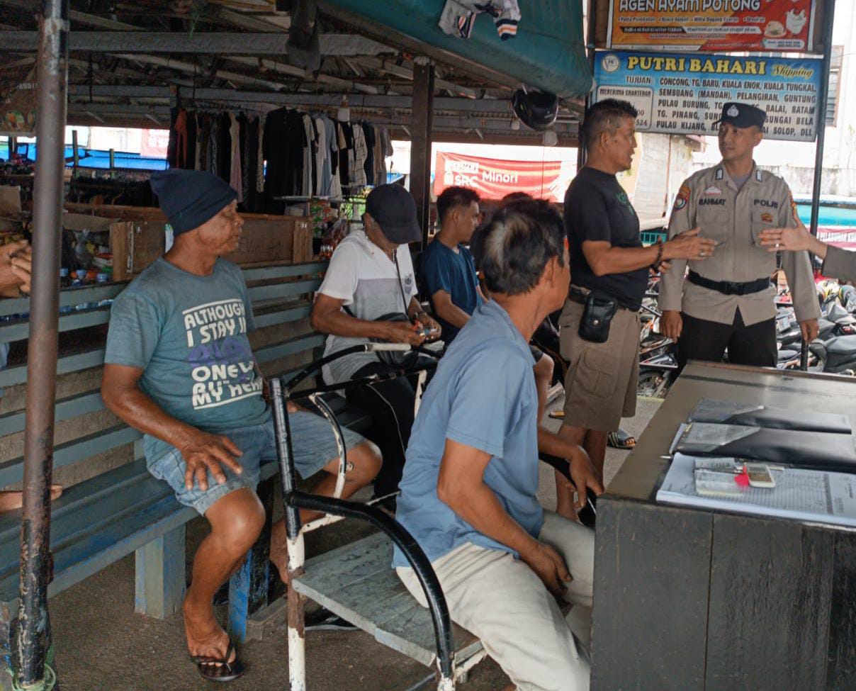 Cooling System Polsek Tembilhan Sosialisasi Pemilu di Jalan Diponegoro