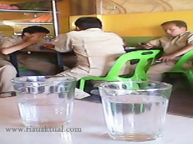 Masih Banyak PNS Pijay Nongkrong di Warung Kopi Saat Jam Kerja