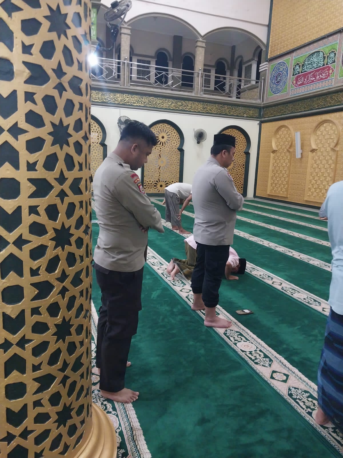 Salat Subuh Berjamaah, Polsek Kuantan Tengah Cooling System Pemilu Damai 2024