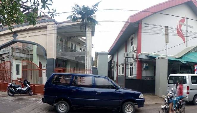 Umat Kristen Rayakan Natal, Jemaah Masjid Bantu Parkirnya