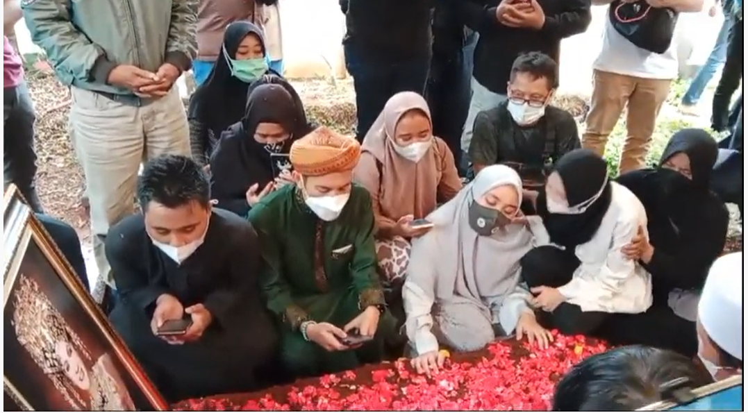 Dorce Disholatkan dan Dimakamkan Secara Laki-laki, Nama Aslinya Deddy Yuliardi bin Aad Kacepet