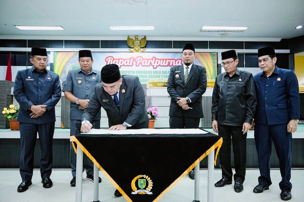 DPRD Inhu Sahkan APBD 2026 Rp1,33 T, Bupati: Tantangan Fiskal Berat