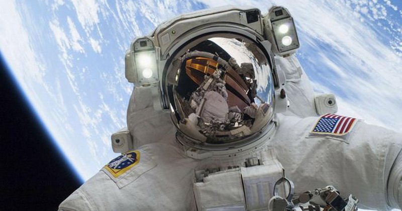 Apakah Astronot Melihat Fenomena Gerhana Bulan?