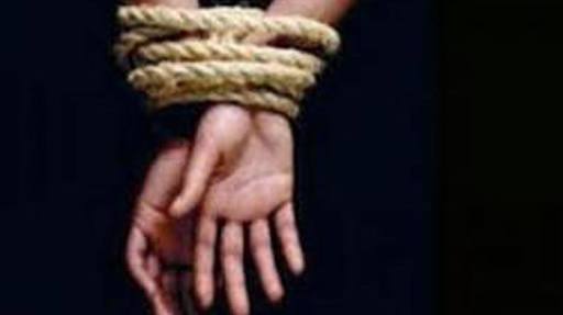 Tertangkap Warga, Pencuri Ditelanjangi dan Diikat di Pohon