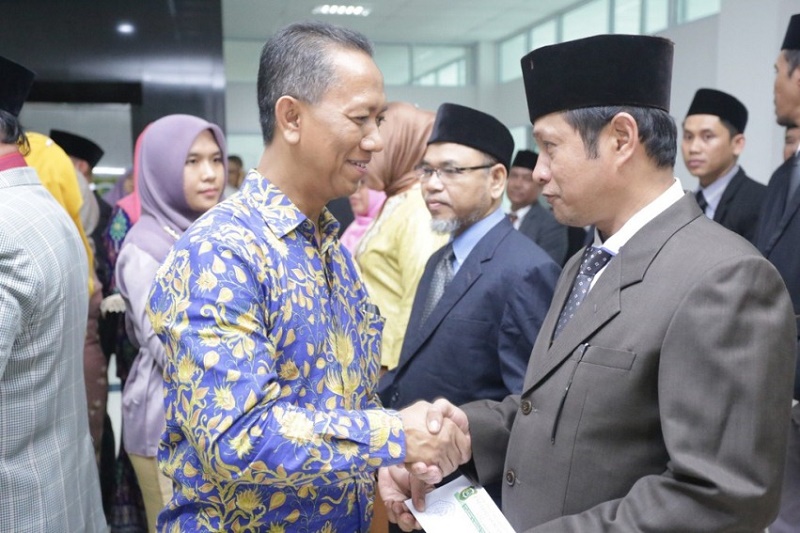 Rektor Prof. Syafrinaldi Lantik Pejabat Struktural UIR