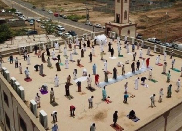 Viral Salat Jumat di Atas Masjid, Saudi Siapkan Hukuman jika Terulang