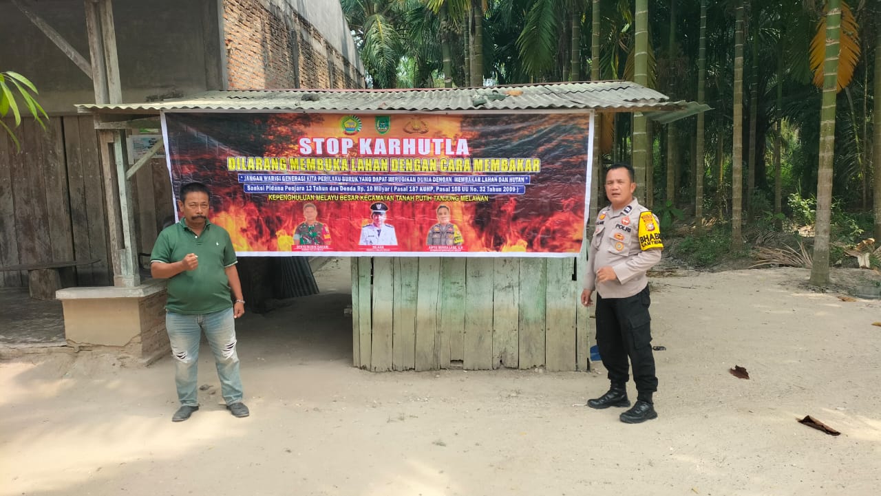 Polsek TPTM Pasang Spanduk Peringatan Karhutla, Kapolsek: Laporkan jika Ada yang Bakar Lahan