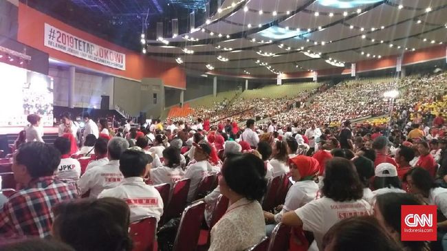 Jokowi Minta Relawan Tak Cari Musuh, Tapi Siap Berkelahi