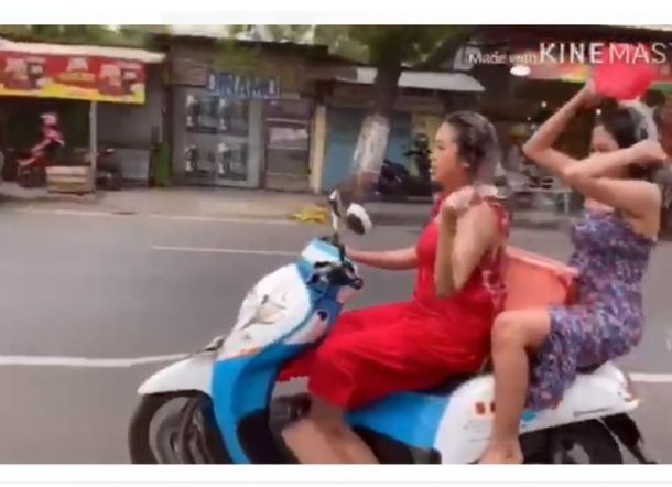 Ini Fakta-fakta Wanita Cantik yang Keramas di Atas Motor