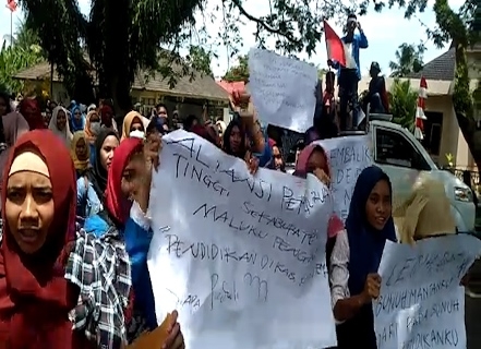 Tiga WNA Malaysia Pencuri Ikan Bebas, Mahasiswa Bantan Bengkalis Gelar Aksi ke PN Bengkalis  