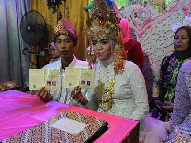 Pasangan SMP Nikah di Usia 15 Tahun Jadi Viral