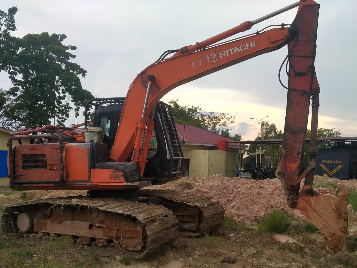 Enam Warga Bangko Rohil dan 1 Alat Berat Diamankan Saat Lakukan Penambangan Ilegal