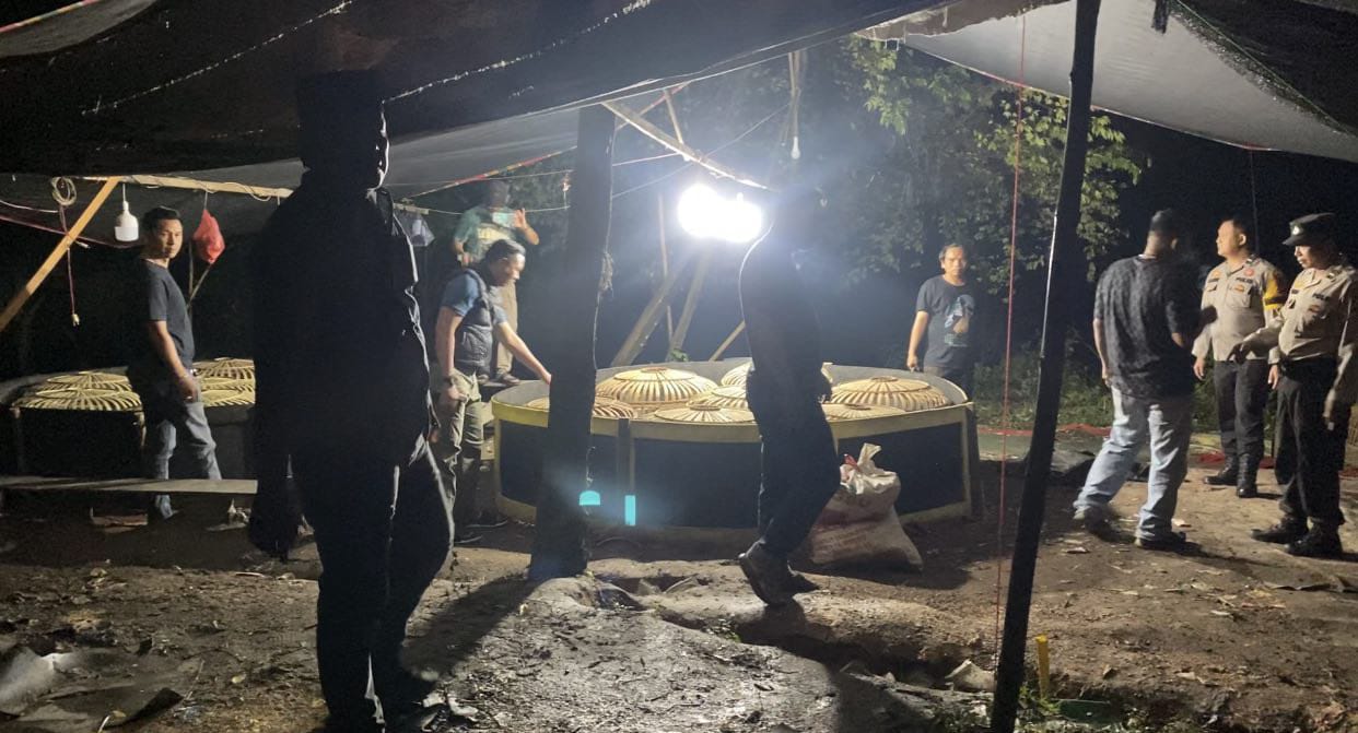 Polsek Tenayan Raya Gerebek Arena Sabung Ayam