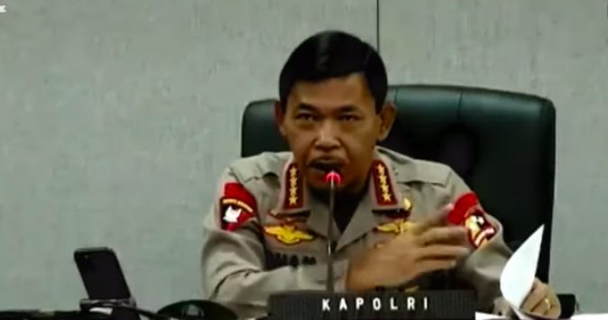 Marah! Kapolri Ingin Tempeleng Pilot Helikopter yang Bubarkan Pendemo di Kendari