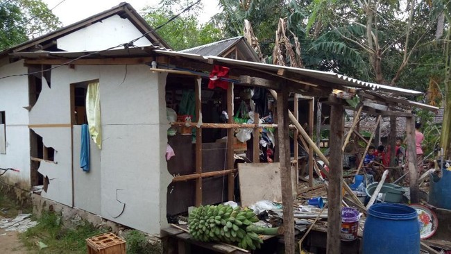 Guru yang Rumahnya Hancur Terkena Ledakan Sempat Terima Ancaman