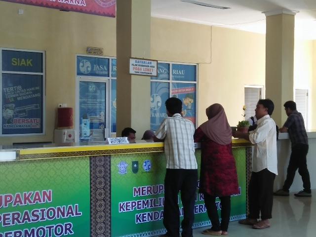 Warga Keluhkan Lambatnya Pelayanan Samsat