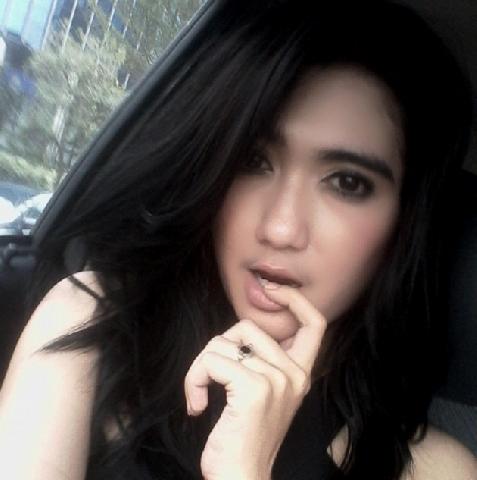 Revi Mariska Bikin Heboh Lagi Unggah Foto Tanpa Bra