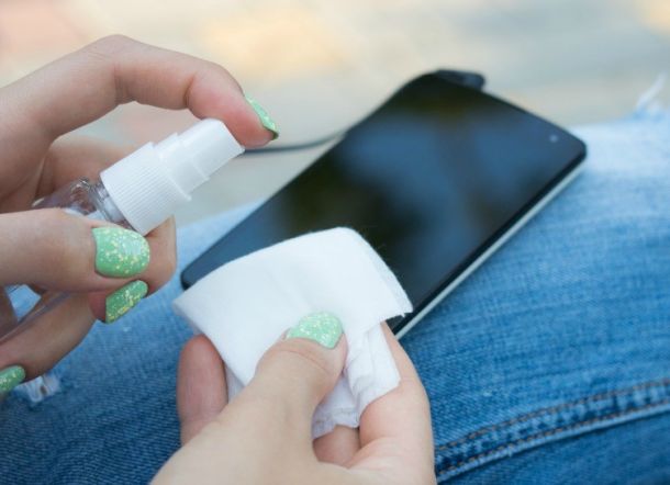 Duh! Virus Corona Bisa Hidup di Smartphone, Begina Cara Membersihkannya