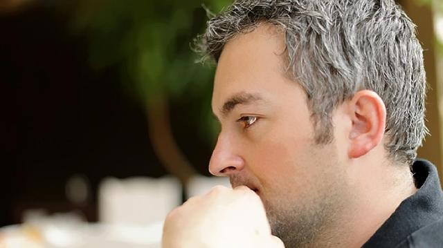 Masih Muda Tapi Sudah Beruban? Atasi dengan Bawang Bombai